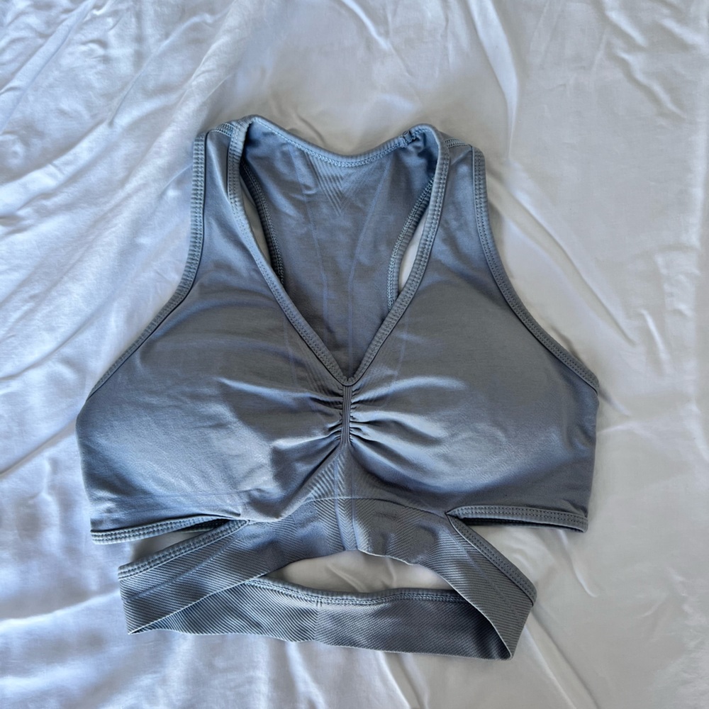 Alphalete Stratus Bra in Size Medium